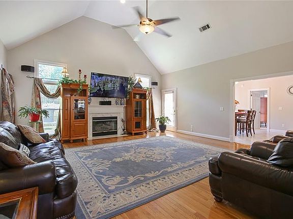 3rd image of 3784 Landmark Dr