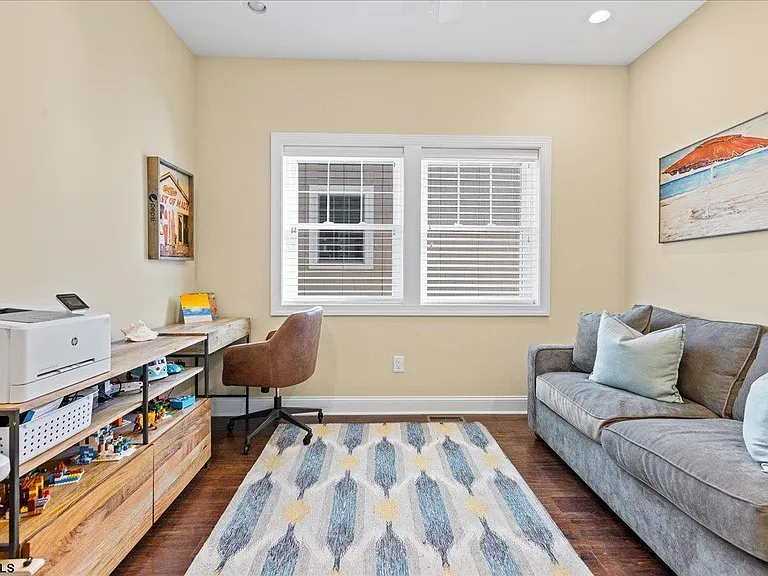 16 S Decatur Ave #9/15-10/31 — Photo 17
