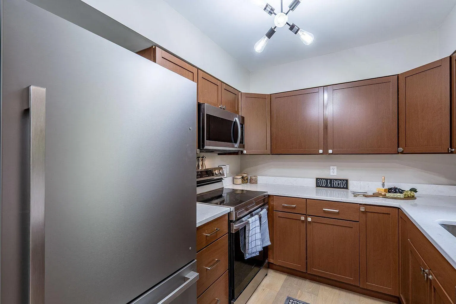 3 bed, 2254 sqft, $2,850 — Photo 3