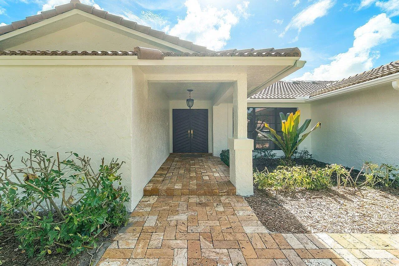 4 bed, 2.5 bath, 2391 sqft, $10,000 — Photo 3