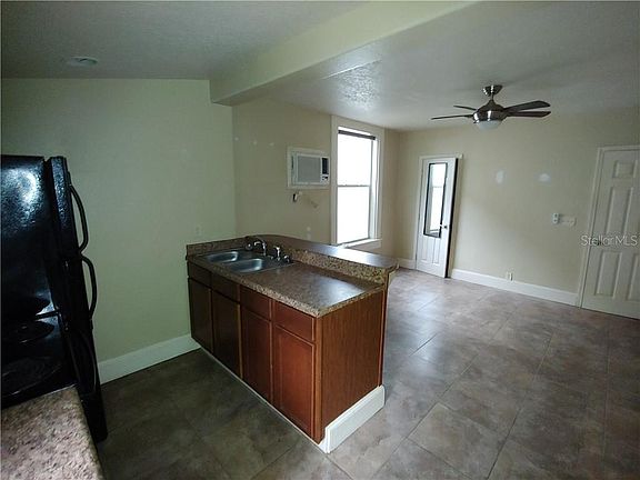 4th image of 727 Dartmoor St N APT 2