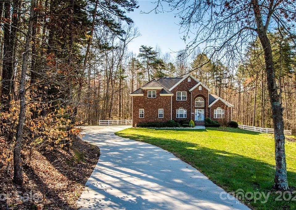 1st image of 183 Twin Creeks Dr