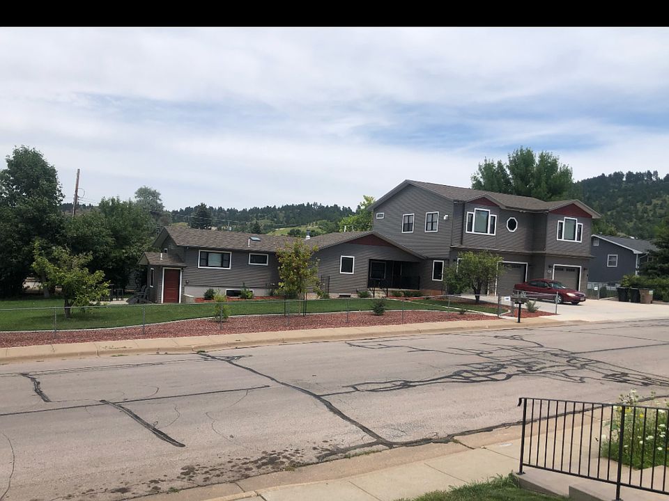 Picture of entire duplex in neighborhood