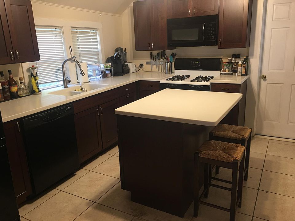 1st image of 200 Circular St #2