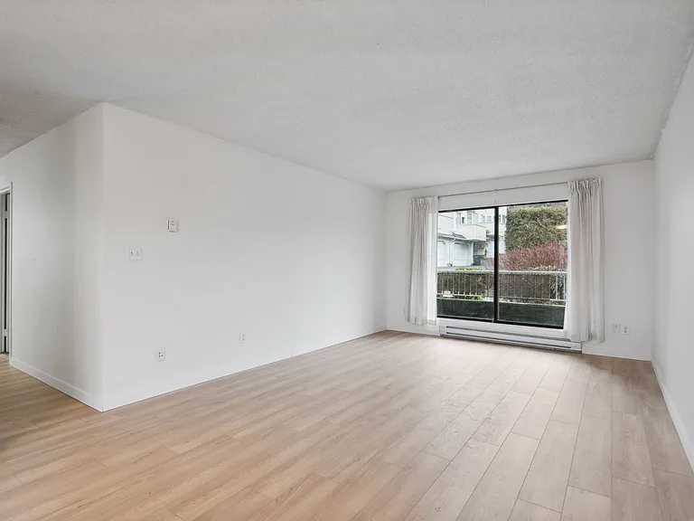 215 10th St #203 — Photo 15