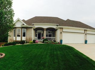 9209 Plum Dale Rd, La Vista, NE 68128