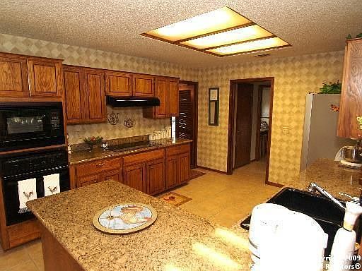 5th image of 216 Robledo Verde St