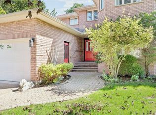 6 Bridlewood Ln, Quinte West, ON K8V6N4