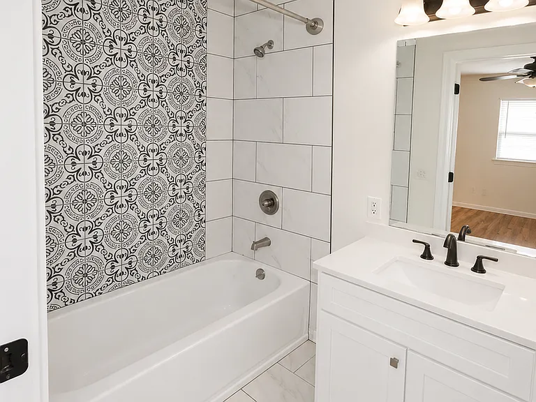 24 Fontainebleau Dr — Photo 9