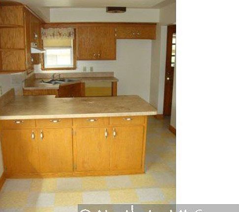 2nd image of 1763 Clarence Street