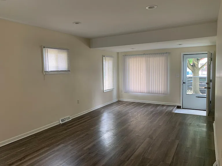 23092 Hoover Ave — Photo 6