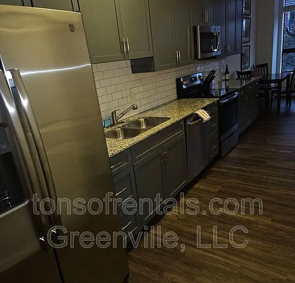 100 E Washington St #26 — Photo 6