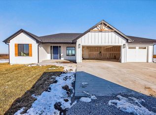 2920 SE 53rd St, Berryton, KS 66409