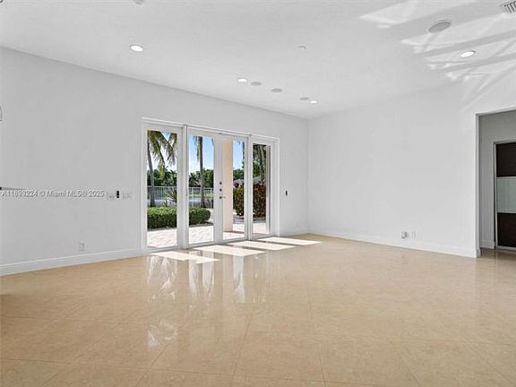 5th image of 926 Marina Dr #926