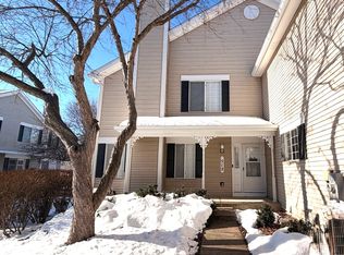 512 Lowell Dr, South Elgin, IL 60177