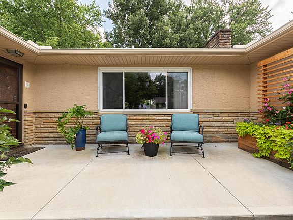 4th image of 2843 Alder Vista Dr