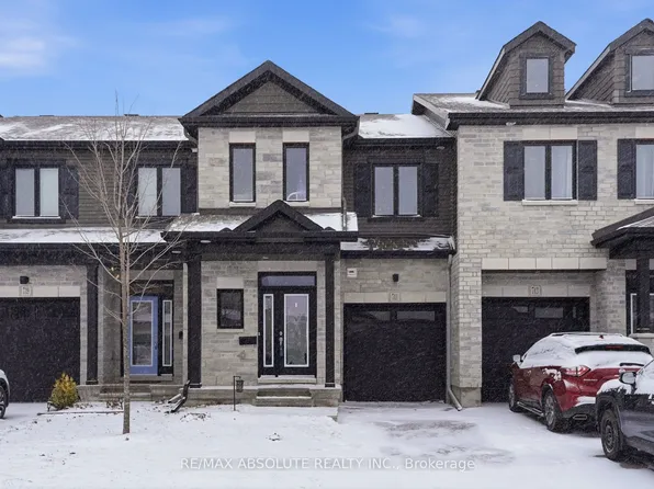 741 Namur St, Russell, ON K0A 1W0