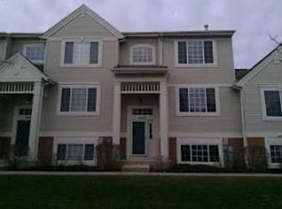 546 Cary Woods Cir, Cary, IL 60013