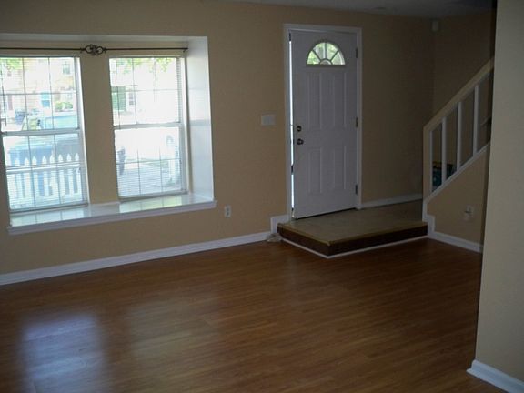 2nd image of 707 Oak Hurst Ct
