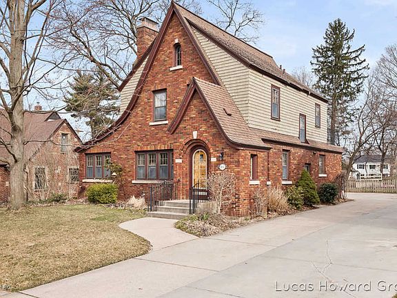 3rd image of 461 Cheshire Dr NE