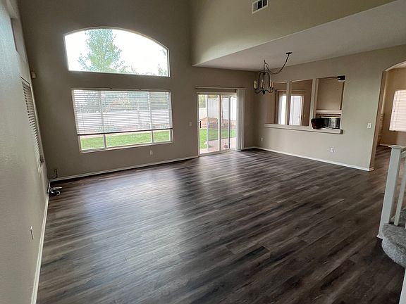 4th image of 23874 Buttercup Dr