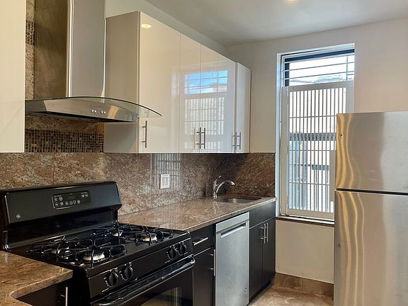2nd image of 1357 Pacific St APT 4R