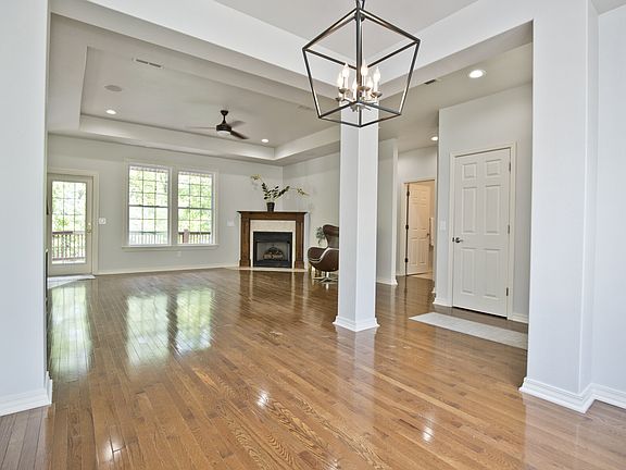 4th image of 6 Thetford Dr