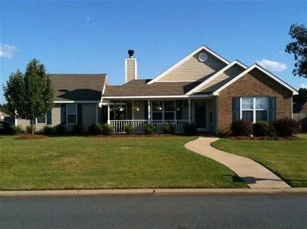 201 Brittland Dr photo 1