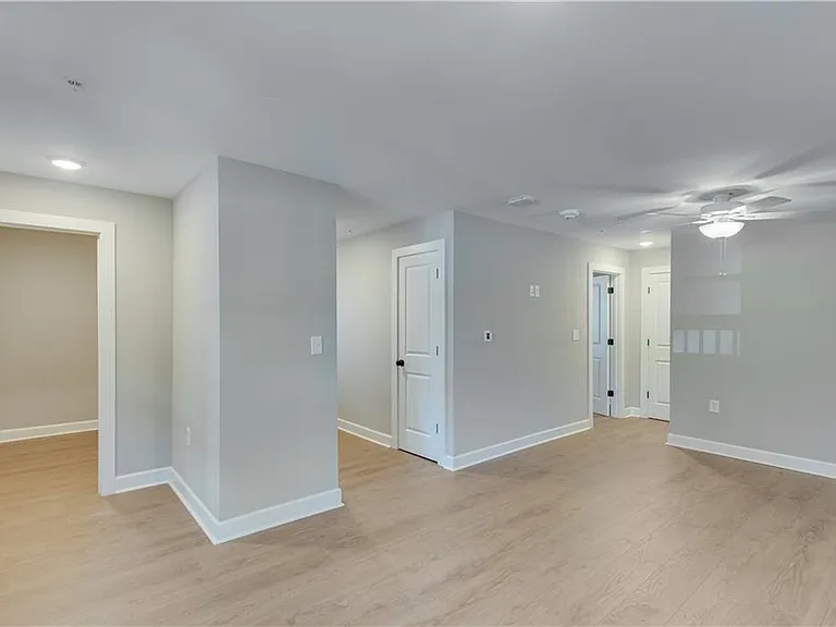 710 Jesse Jewell Parkways Se Corner Level 2 #200 — Photo 3