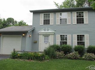 719 Oak Park Dr, Fenton, MI 48430