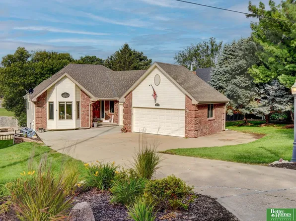 8883 Verdon Cir, Plattsmouth, NE 68048