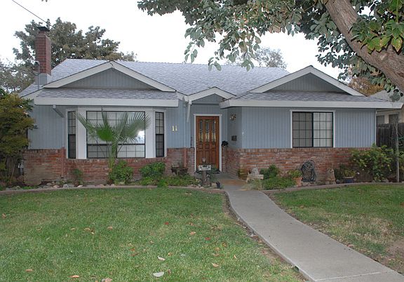 3rd image of 11 College St