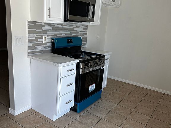 2nd image of 9215 Cedar St #1/2