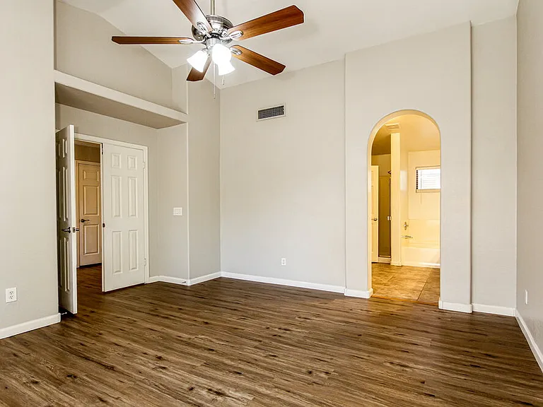 748 W Dublin St — Photo 8