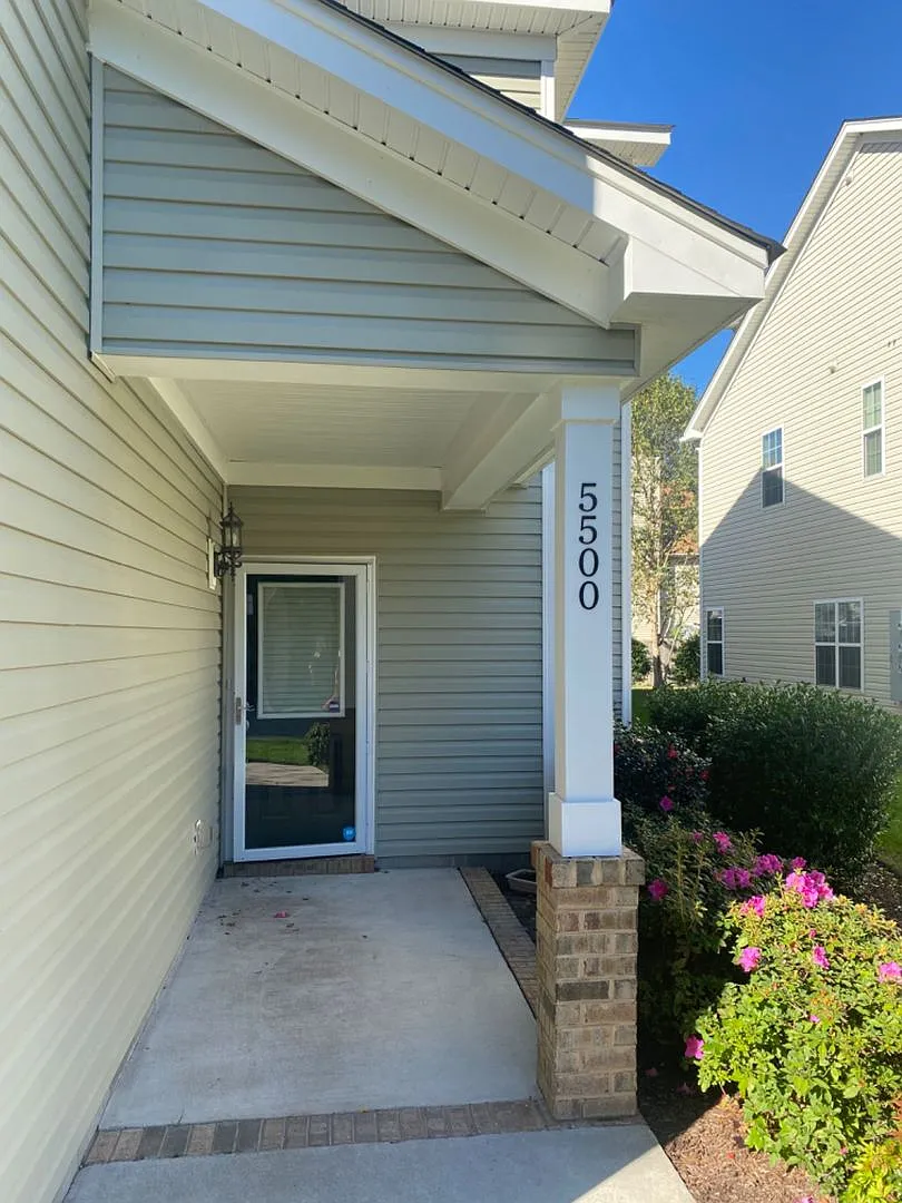 Spacious 3-Bedroom Home in the Heart of Virginia Beach — Photo 1