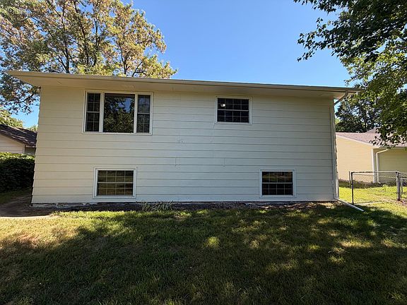 5th image of 7537 Fairfield Rd N