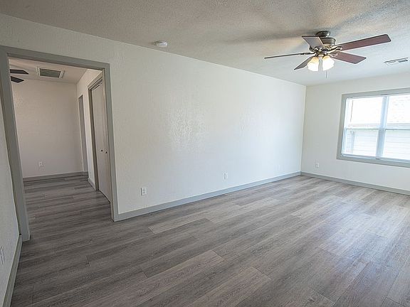 3rd image of 305 W Rickenbacker Dr