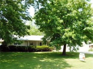 18 Diane Rd, Decatur, IL 62526