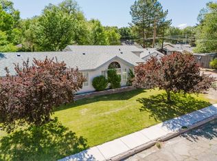222 8th St, Carlin, NV 89822