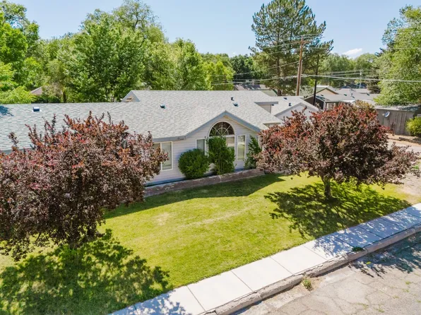 222 8th St, Carlin, NV 89822