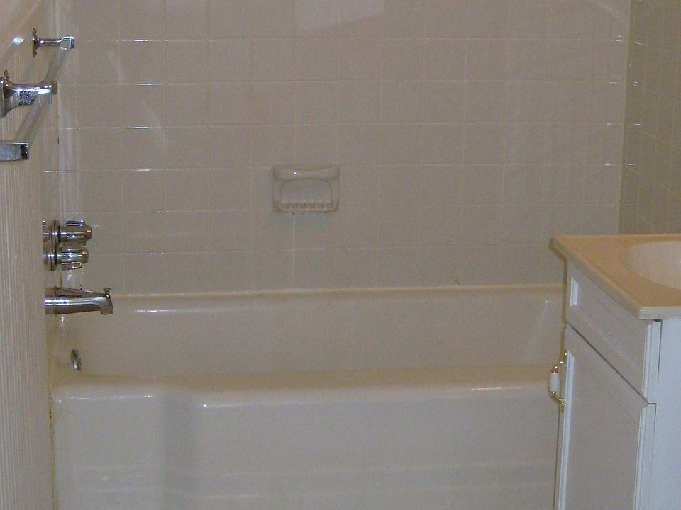 2nd image of 5007 Rowena Ave #B