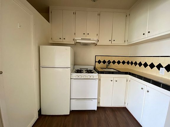 5th image of 5400 Carlton Way APT 113