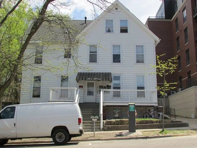 209 E Mifflin St — Photo 1