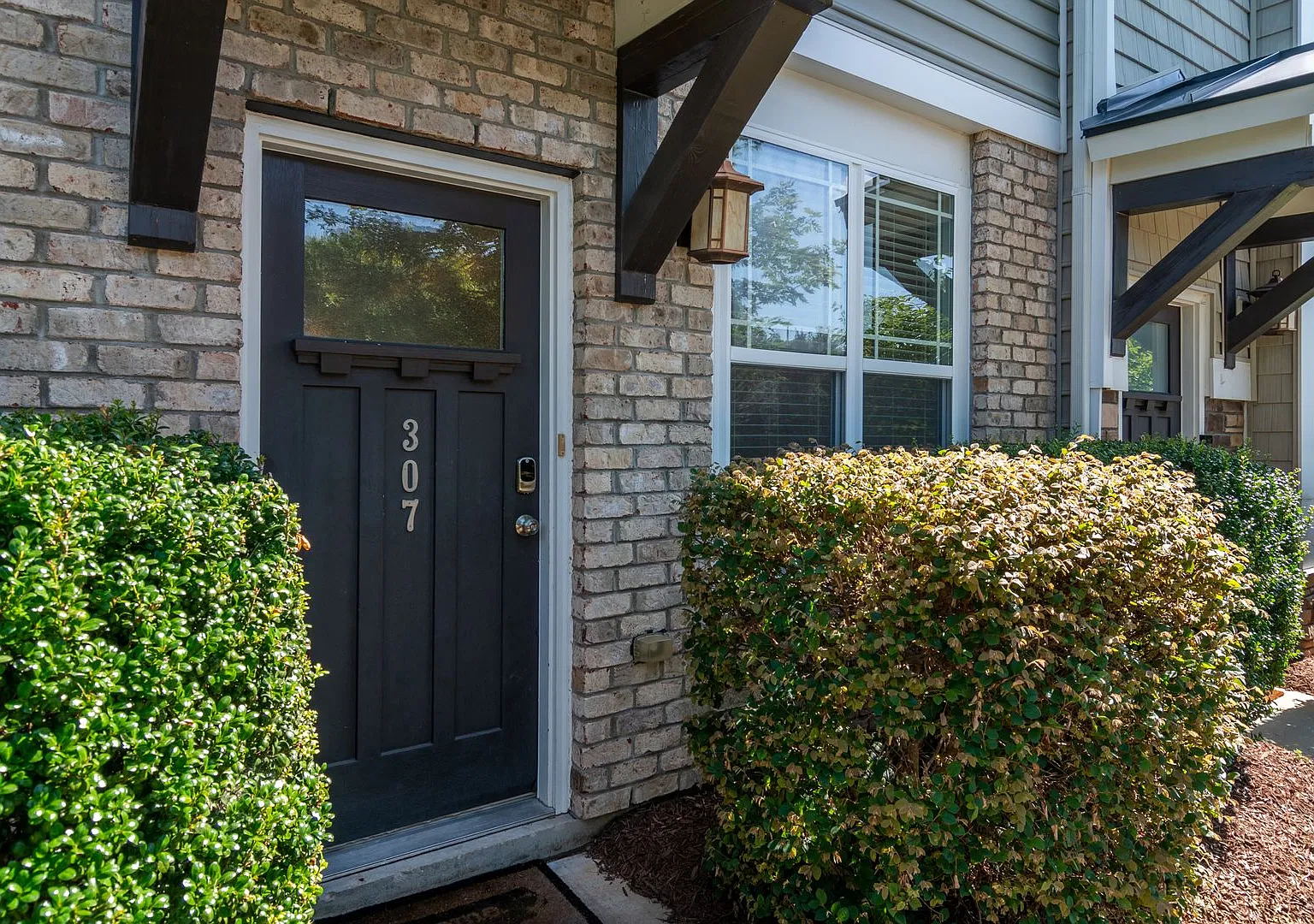 Available Now! Cozy 2 bedroom townhome nestled in Brightleaf At The Park — Photo 2
