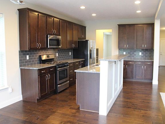 5th image of 10498 Hazelnut Dr