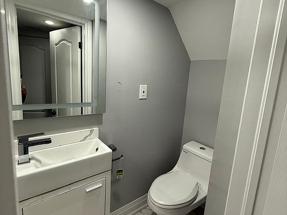 3rd image of 54 Moneypenny Pl