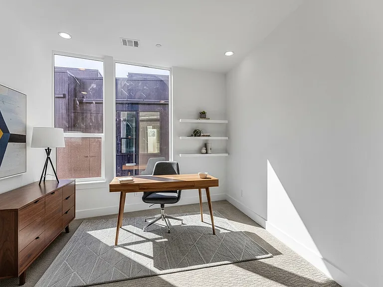 426 W 9th St #108 — Photo 26