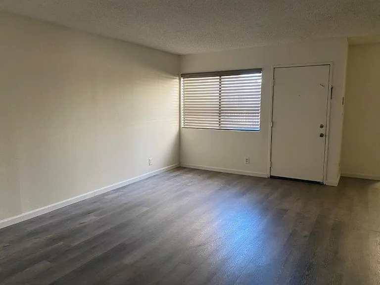Three Gardens, 14133 Sylvan St. — Photo 6