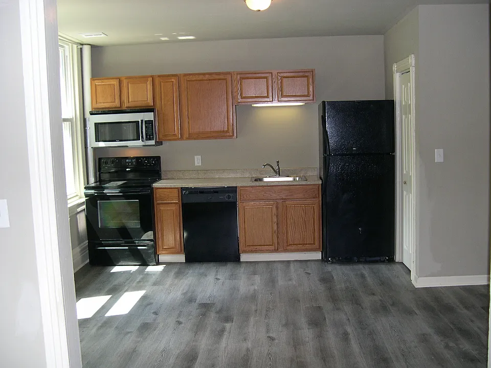 2252 Fairview Ave #221