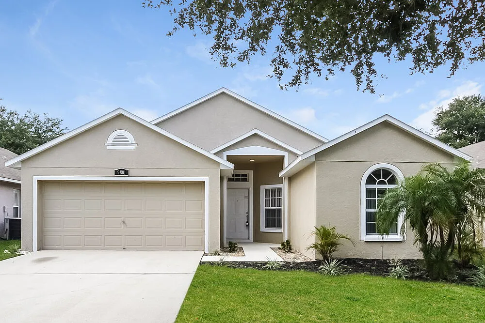 3 bed, 2.0 bath, 1716 sqft, $2,460 — Photo 1